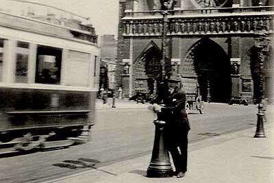 Un tram à Notre-Dame