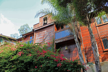 Laurel Canyon: "She lives on love street"... la maison de Morrison et Pamela Courson (en 2010)